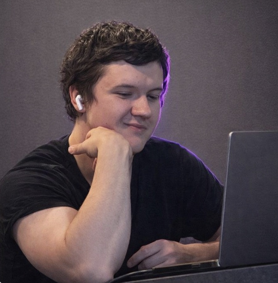 Пользователь JobTurbo отправляет автоотклики на вакансии HH.ru